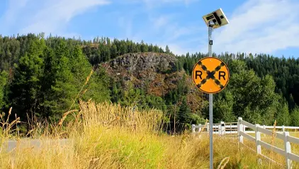 railroad crossing warning sign